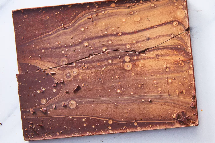 How to prevent fat bloom in chocolate